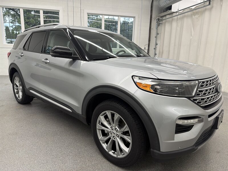 Used 2021 Ford Explorer Limited w/ Equipment Group 301A AWD/4WD image 3