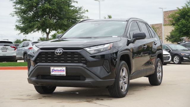 Used 2025 Toyota RAV4 LE AWD/4WD image 3