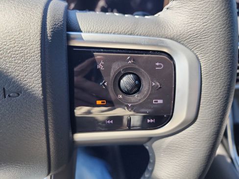 New 2025 Nissan Armada SL w/ Captain's Chari Seat Package image 19