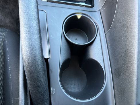 Used 2025 Hyundai Elantra SE image 16