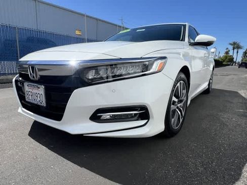 Used 2018 Honda Accord Touring image 9