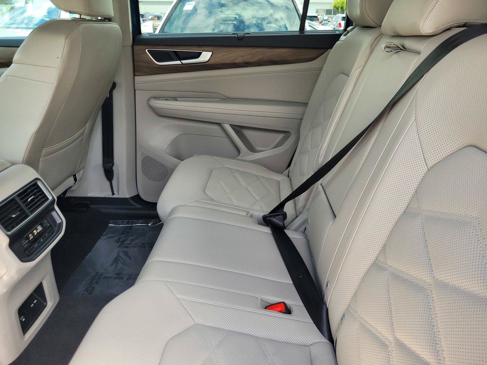 Certified 2025 Volkswagen Atlas SE AWD/4WD image 15