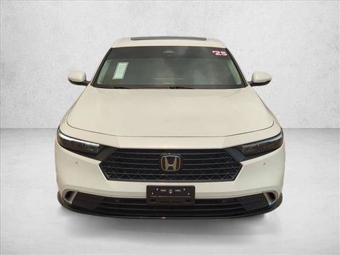 Used 2025 Honda Accord Touring image 2