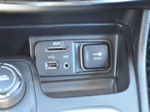 Used 2017 Jeep Cherokee Latitude w/ Comfort/Convenience Group image 30