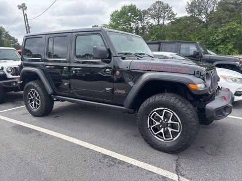 Used 2025 Jeep Wrangler Unlimited Rubicon w/ Convenience Group AWD/4WD image 3