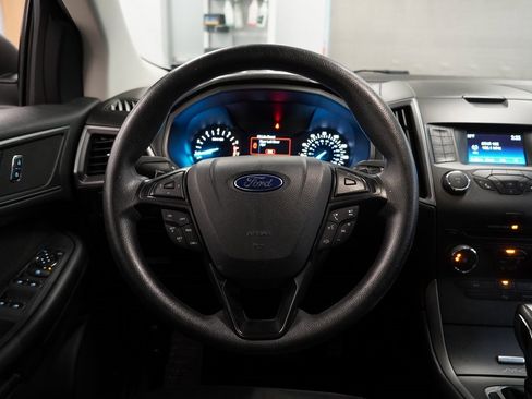 Used 2015 Ford Edge SE image 17