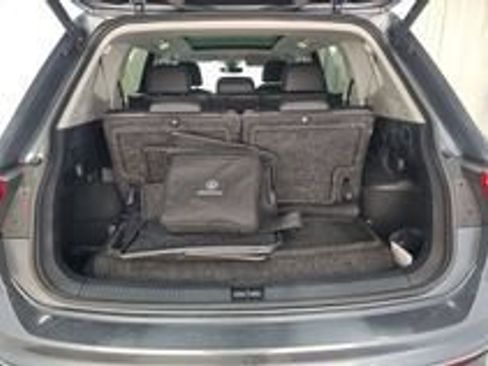 Used 2023 Volkswagen Tiguan SE w/ Panoramic Sunroof Package FWD image 14