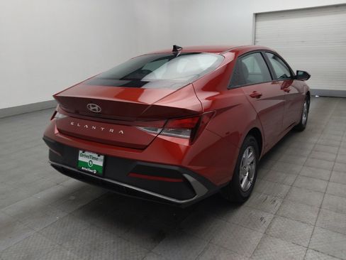 Used 2025 Hyundai Elantra SE FWD image 9