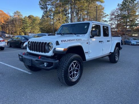 Used 2025 Jeep Gladiator Rubicon image 2