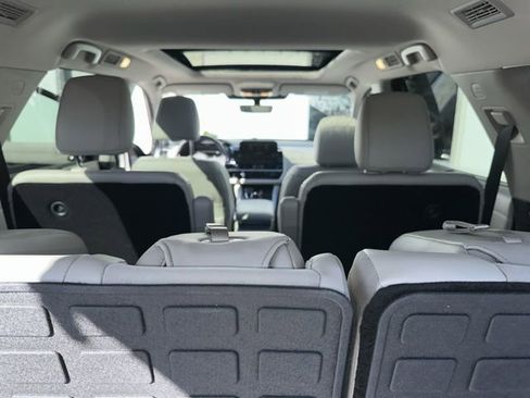 Used 2024 Nissan Pathfinder SL w/ SL Premium Package image 15