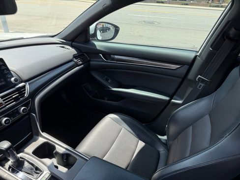 Used 2018 Honda Accord Sport image 17