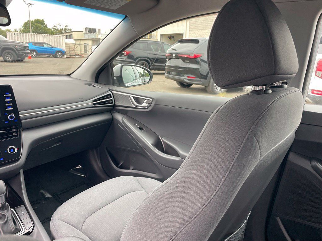 Used 2020 Hyundai Ioniq SE FWD image 22