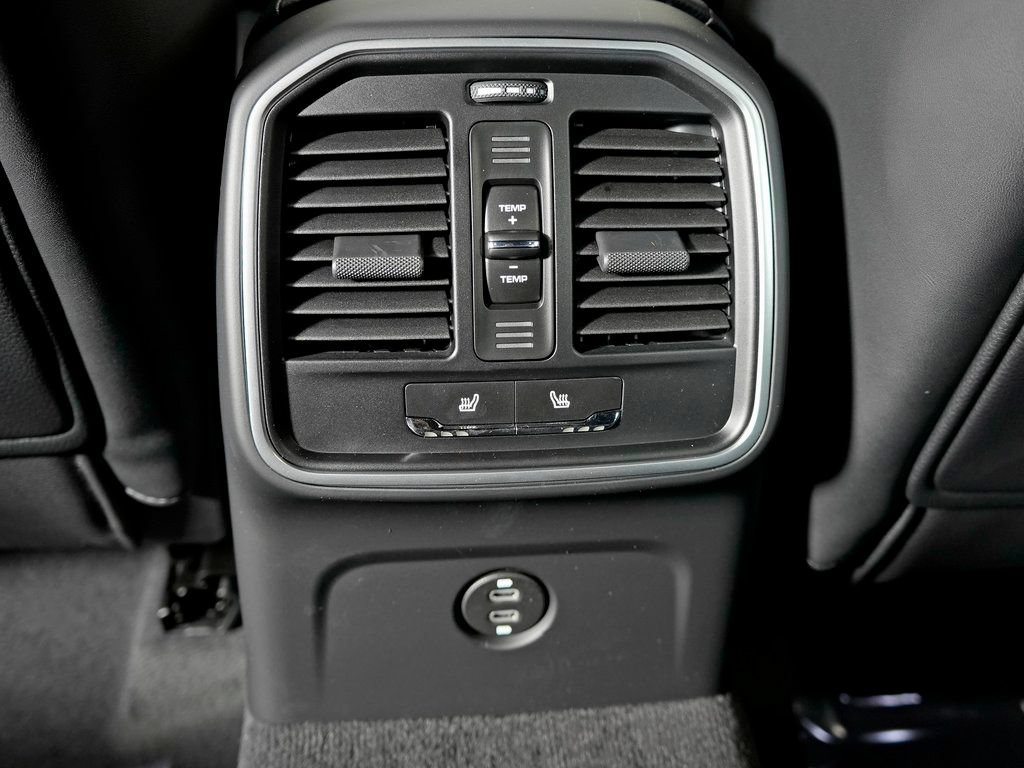 Used 2026 Porsche Macan AWD/4WD image 34