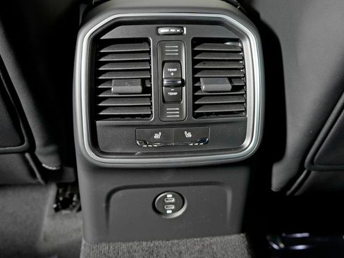 New 2026 Porsche Macan image 34