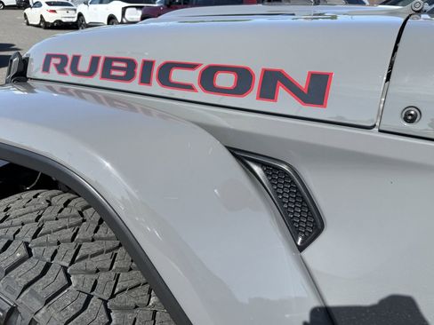 Used 2023 Jeep Wrangler Unlimited Rubicon w/ Cold Weather Group AWD/4WD image 13