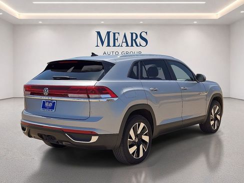 Used 2024 Volkswagen Atlas Cross Sport SE FWD image 5
