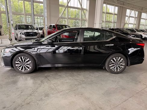 Used 2023 Nissan Altima 2.5 SV w/ SV Premium Package FWD image 6