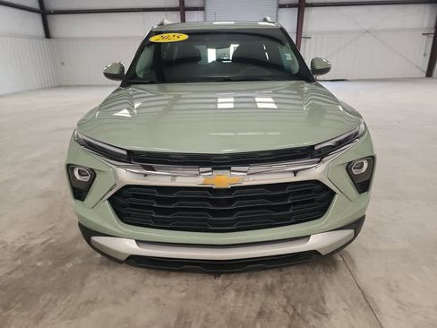 Used 2025 Chevrolet TrailBlazer LT w/ Convenience Package image 8
