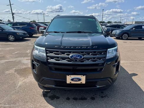 Used 2018 Ford Explorer XLT w/ Equipment Group 202A AWD/4WD image 2