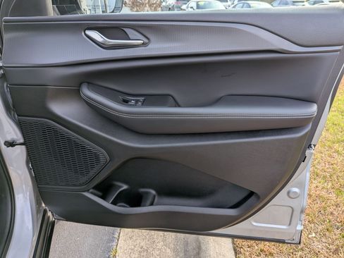 Used 2023 Jeep Grand Cherokee L Laredo image 35