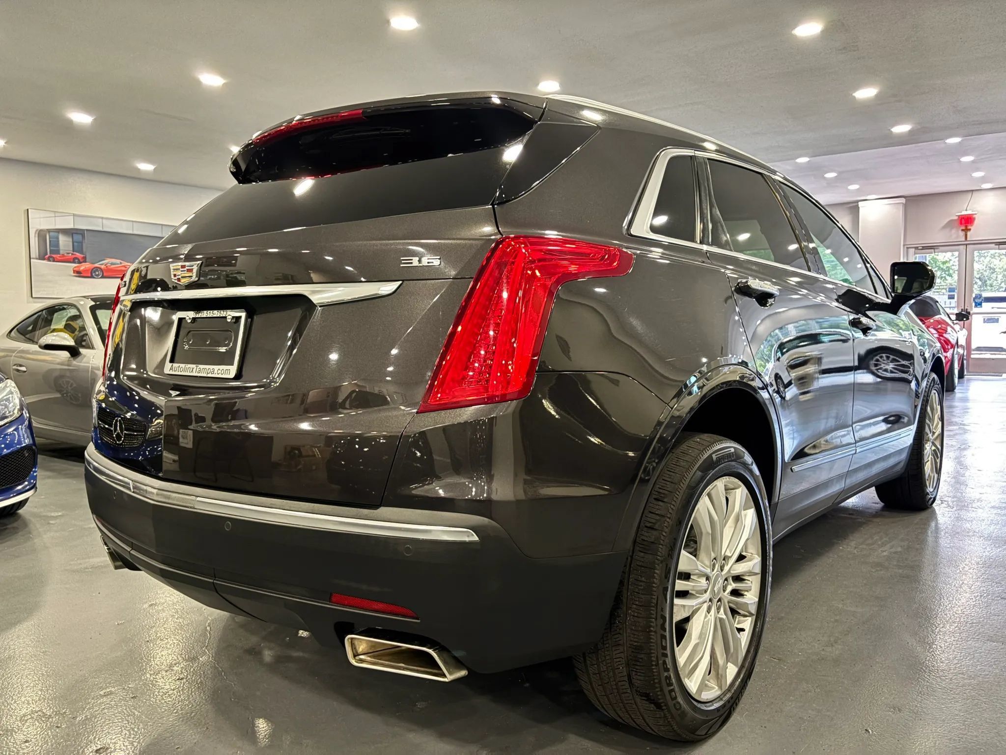 Used 2018 Cadillac XT5 Premium Luxury FWD image 7