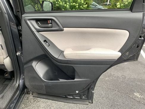 Used 2015 Subaru Forester 2.5i Premium w/ All-Weather Package AWD/4WD image 11