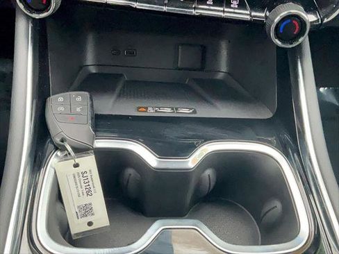 Used 2025 Chevrolet Traverse LT image 22