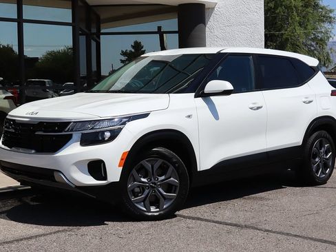 Used 2024 Kia Seltos LX AWD/4WD image 2