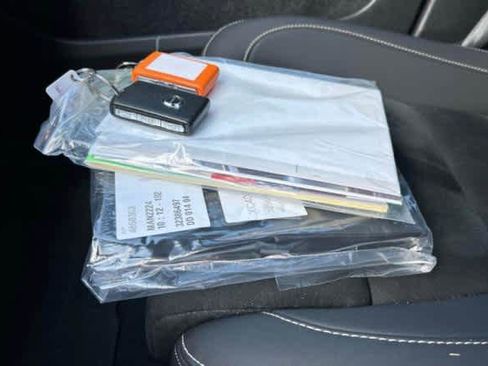 Used 2023 Volvo XC40 Recharge Ultimate image 4