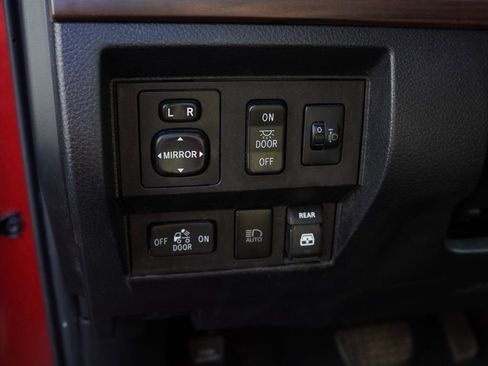 Used 2018 Toyota Tundra Limited w/ Limited Premium Package image 9