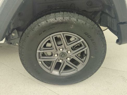 Used 2025 Jeep Wrangler Sport S image 27