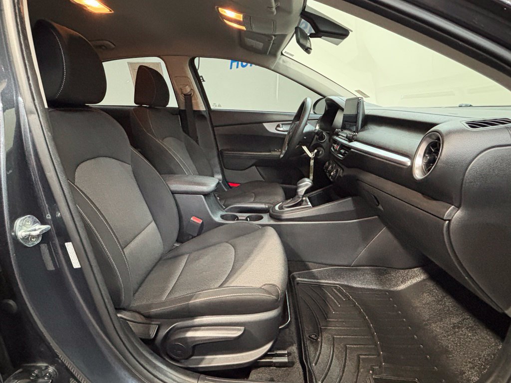 Used 2022 Kia Forte LXS FWD image 27