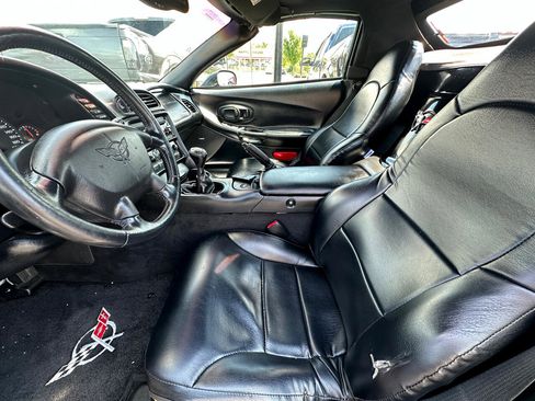 Used 2004 Chevrolet Corvette Convertible w/ Preferred Equipment Group image 9