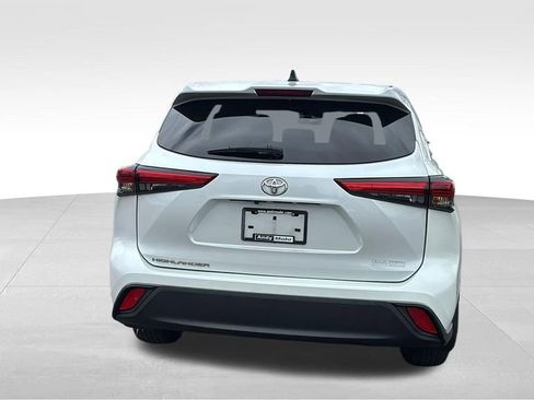 Used 2023 Toyota Highlander L image 6