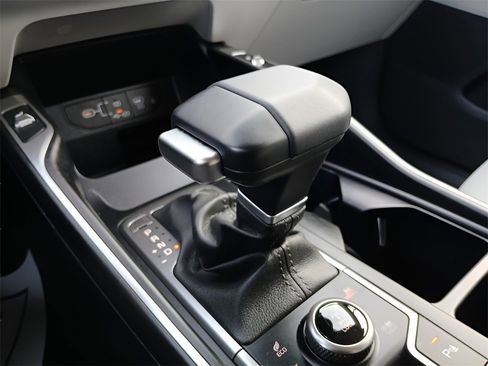 Used 2025 Kia Sorento S image 11