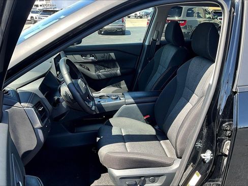 Used 2025 Nissan Rogue SV image 22