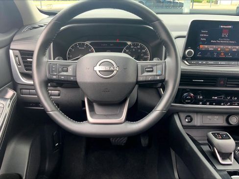 Used 2025 Nissan Rogue SV FWD image 6