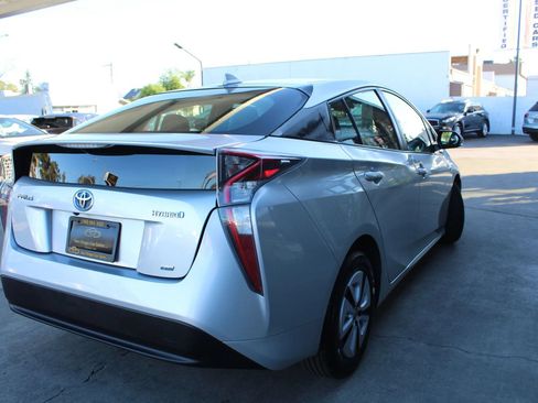 Used 2017 Toyota Prius Four FWD image 5