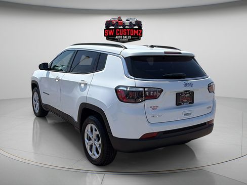 Used 2024 Jeep Compass Latitude AWD/4WD image 5