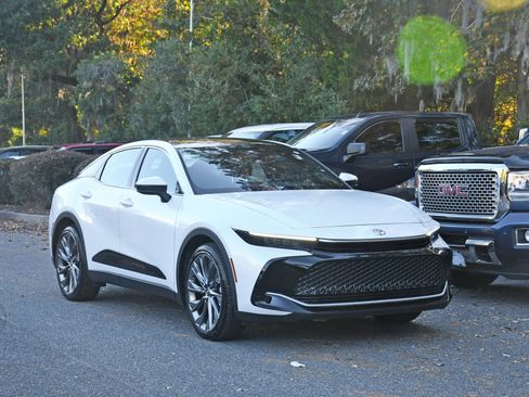 Used 2025 Toyota Crown Limited image 6