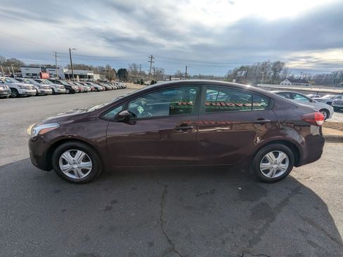 Used 2018 Kia Forte LX image 4