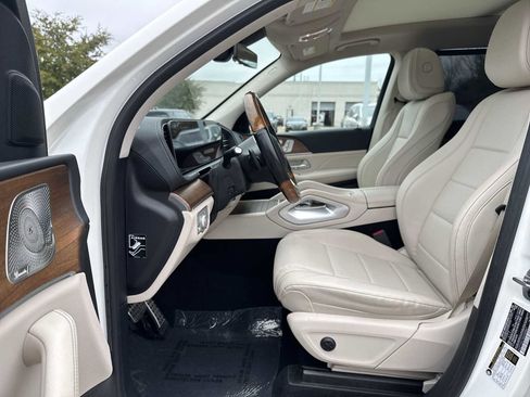 Used 2022 Mercedes-Benz GLS 450 4MATIC image 2