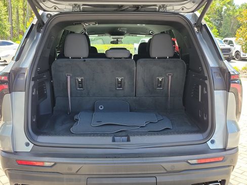 Used 2024 Chevrolet Traverse LS w/ Midnight/Sport Edition FWD image 10