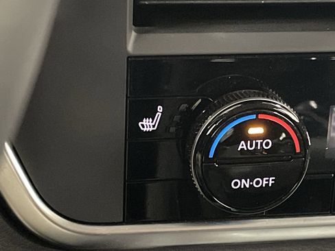 Used 2023 Nissan Rogue SV w/ SV Premium B Package image 8