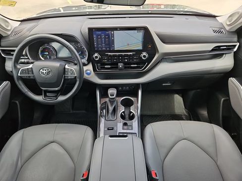 Used 2022 Toyota Highlander Limited FWD image 10