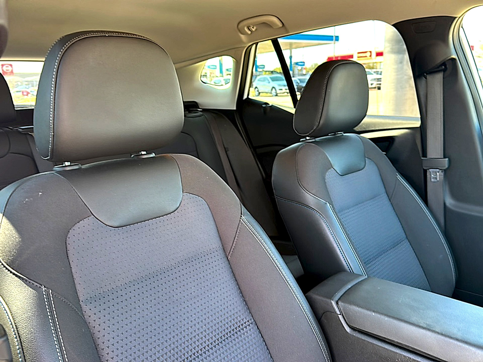 Used 2025 Chevrolet Trax LT FWD image 25