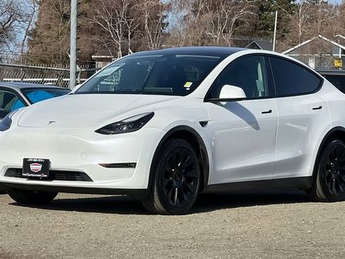 Used 2023 Tesla Model Y Long Range image 12