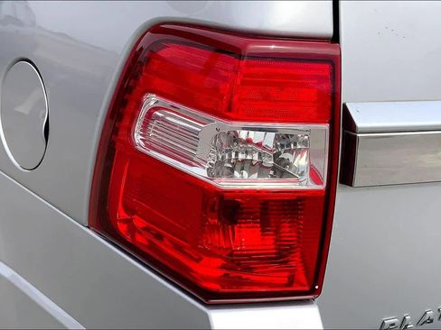 Used 2016 Ford Expedition Platinum image 28