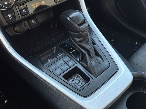 Used 2021 Toyota RAV4 XLE w/ Convenience Package image 25