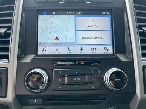 Used 2018 Ford F150 Lariat w/ Equipment Group 502A Luxury AWD/4WD image 28